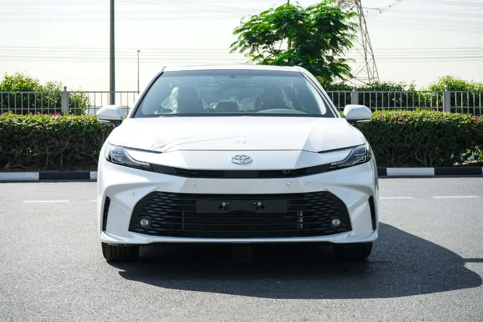 TOYOTA CAMRY LE – WHITE 2025