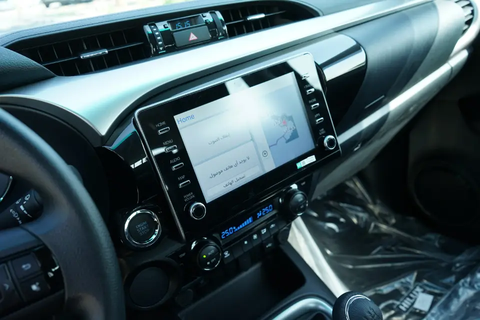 TOYOTA HILUX SR5 – BLACK 2025