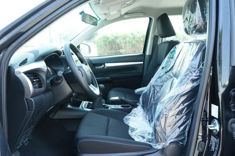 TOYOTA HILUX SR5 – BLACK 2025